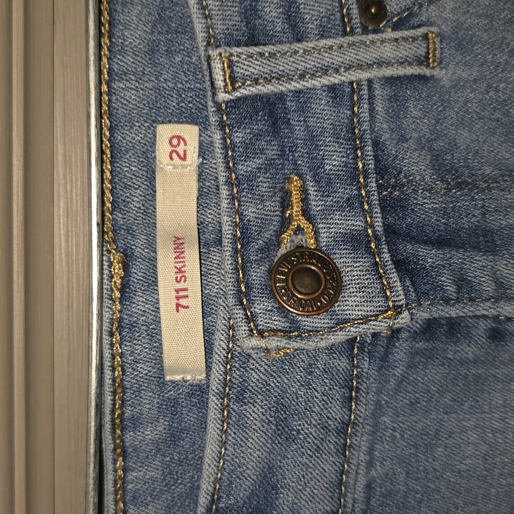Womens Levis ripped skinny jeans size 29